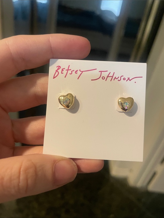Betsey Johnson Jewelry - Betsey Johnson Glam Heart Studs